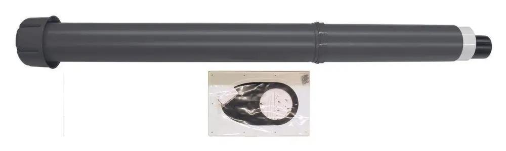 Senkrechte Durchgangsrohr in Schwarz mit einer gebogenen Beschreibungseinheit, hergestellt von Vaillant, für Installationen in Dach- oder Wandbereichen.
